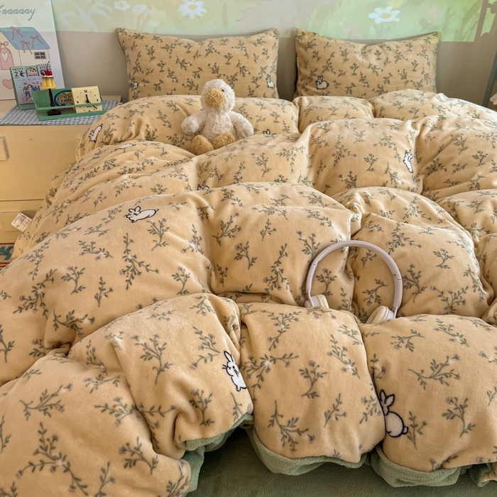 91家纺网 家纺一手货源 找家纺 暖伊家居 2025牛奶绒小布袋四件套 枝枝兔