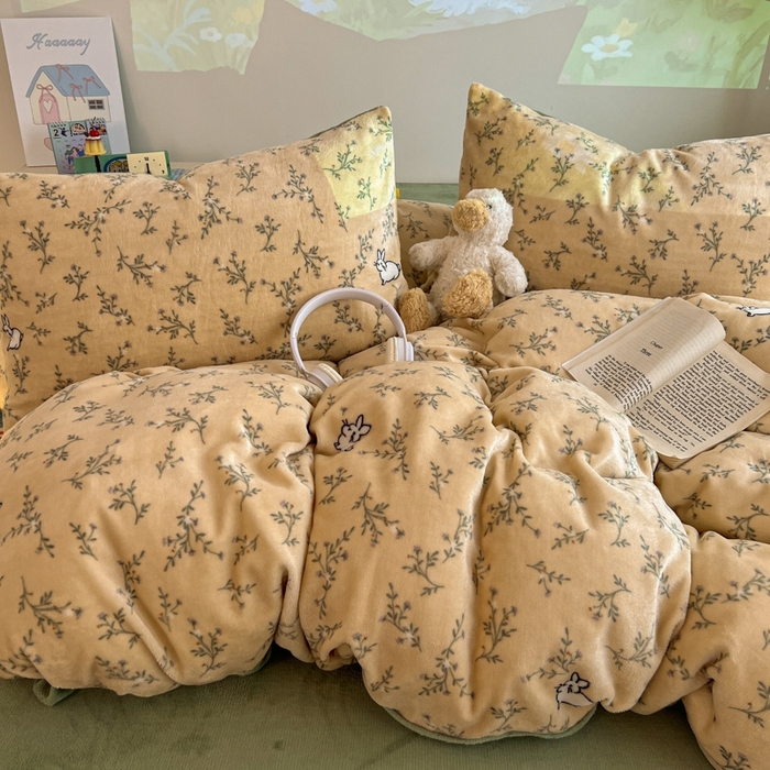 91家纺网 家纺一手货源 找家纺 暖伊家居 2025牛奶绒小布袋四件套 枝枝兔