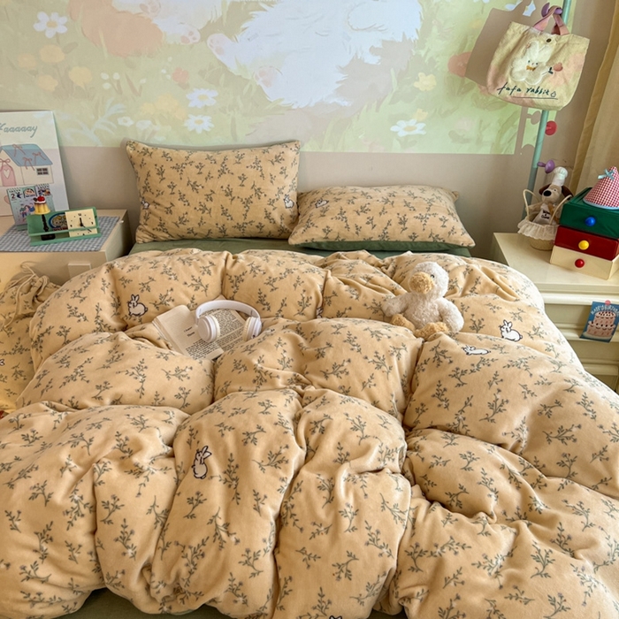 91家纺网 家纺一手货源 找家纺 暖伊家居 2025牛奶绒小布袋四件套 枝枝兔