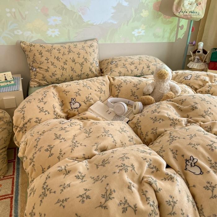 91家纺网 家纺一手货源 找家纺 暖伊家居 2025牛奶绒小布袋四件套 枝枝兔