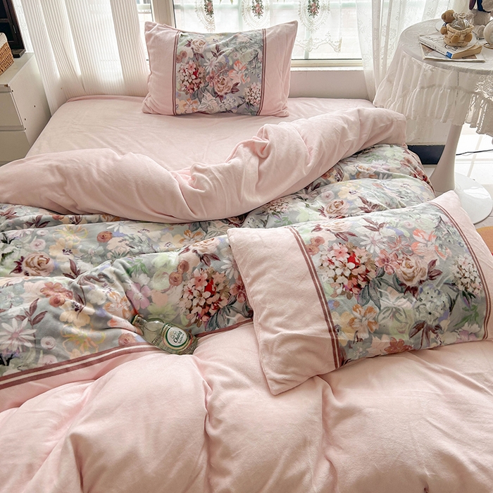 91家纺网 家纺一手货源 找家纺 （总）Sweet dreams甜梦 2025新款全消光数码印花加厚复古碎花牛奶绒四件套-风格3