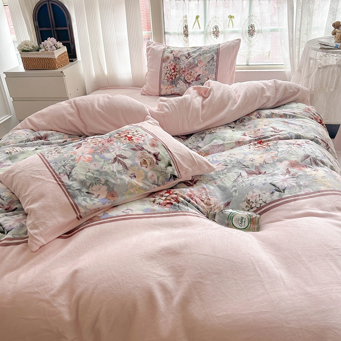 91家纺网 家纺一手货源 找家纺 （总）Sweet dreams甜梦 2025新款全消光数码印花加厚复古碎花牛奶绒四件套-风格3