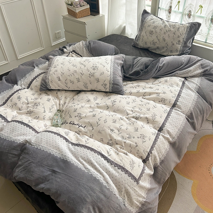 91家纺网 家纺一手货源 找家纺 （总）Sweet dreams甜梦 2025新款全消光数码印花加厚复古碎花牛奶绒四件套-风格3