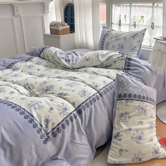91家纺网 家纺一手货源 找家纺 Sweet dreams甜梦 2025新款全消光数码印花加厚复古碎花牛奶绒四件套-风格3 蓝枚