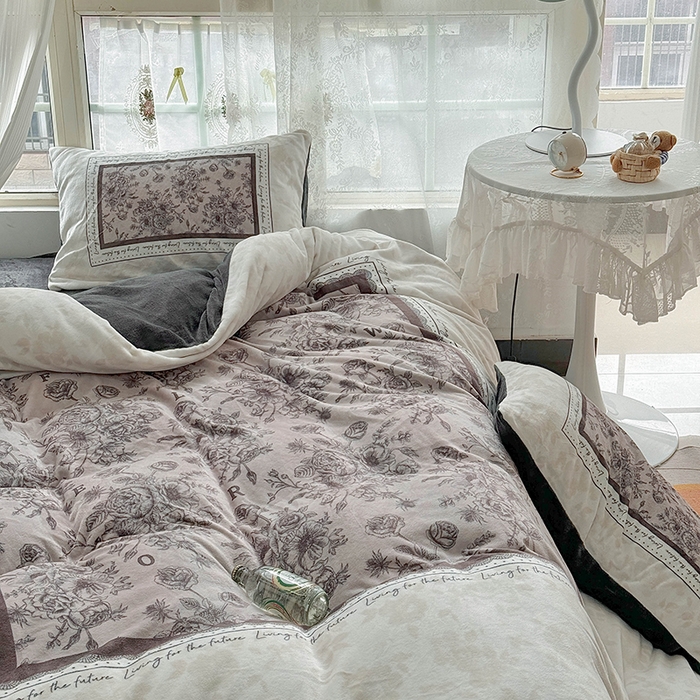 91家纺网 家纺一手货源 找家纺 Sweet dreams甜梦 2025新款全消光数码印花加厚复古碎花牛奶绒四件套-风格3 莱亚