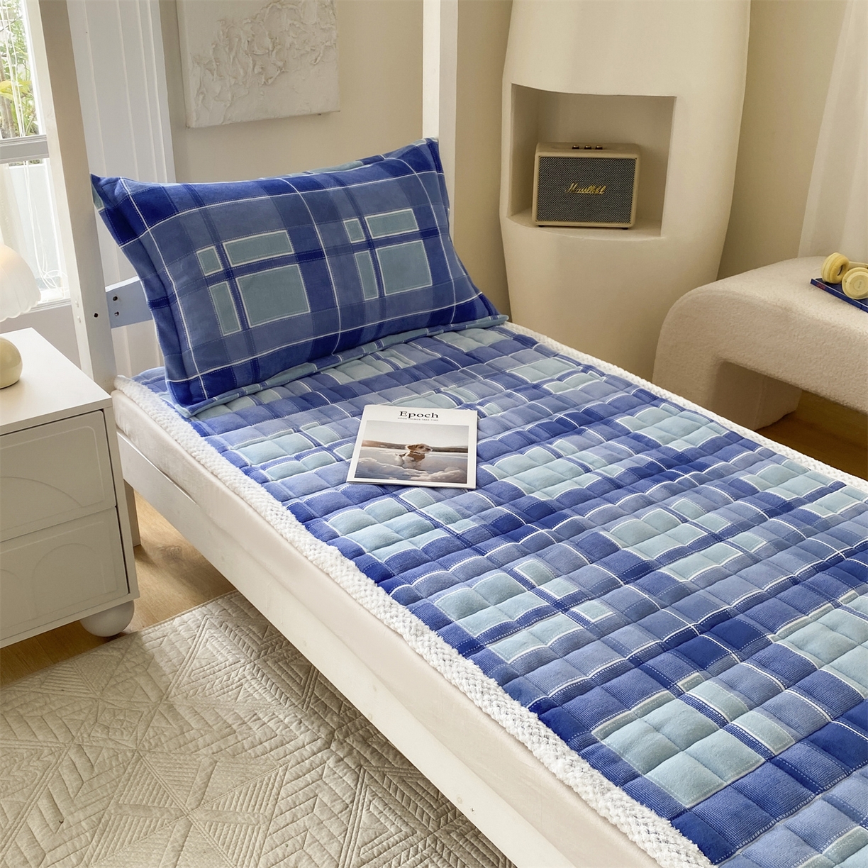 91家纺网 家纺一手货源 找家纺 （总）凌云家纺 2025新款230克全消光牛奶绒夹棉加厚床盖学生宿舍床褥