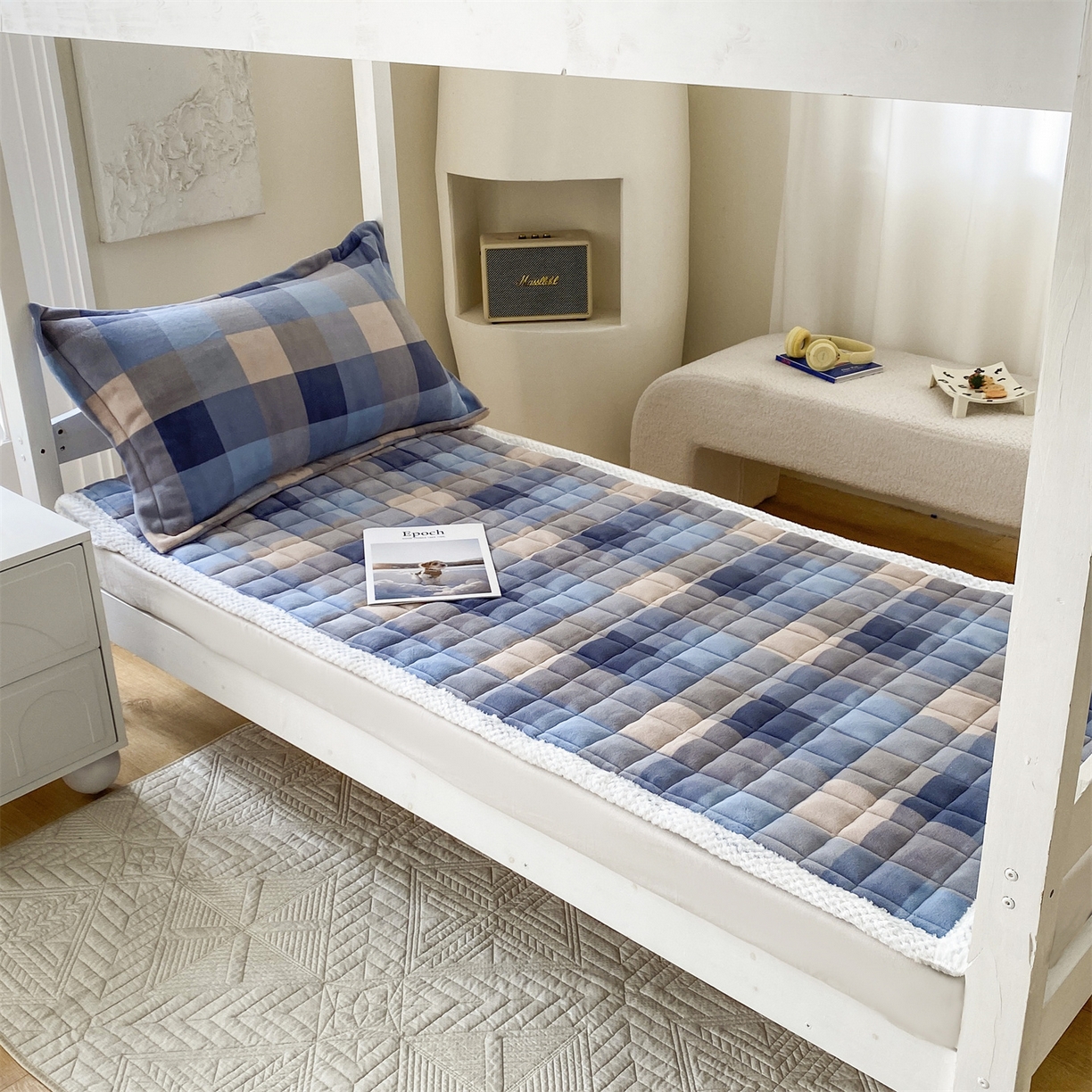 91家纺网 家纺一手货源 找家纺 （总）凌云家纺 2025新款230克全消光牛奶绒夹棉加厚床盖学生宿舍床褥