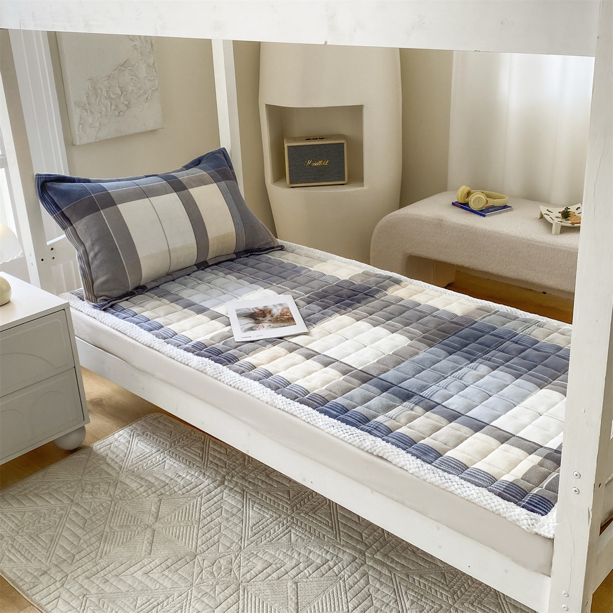 91家纺网 家纺一手货源 找家纺 （总）凌云家纺 2025新款230克全消光牛奶绒夹棉加厚床盖学生宿舍床褥