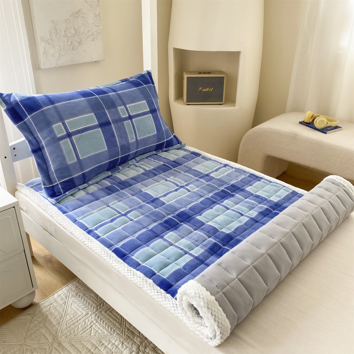 91家纺网 家纺一手货源 找家纺 （总）凌云家纺 2025新款230克全消光牛奶绒夹棉加厚床盖学生宿舍床褥