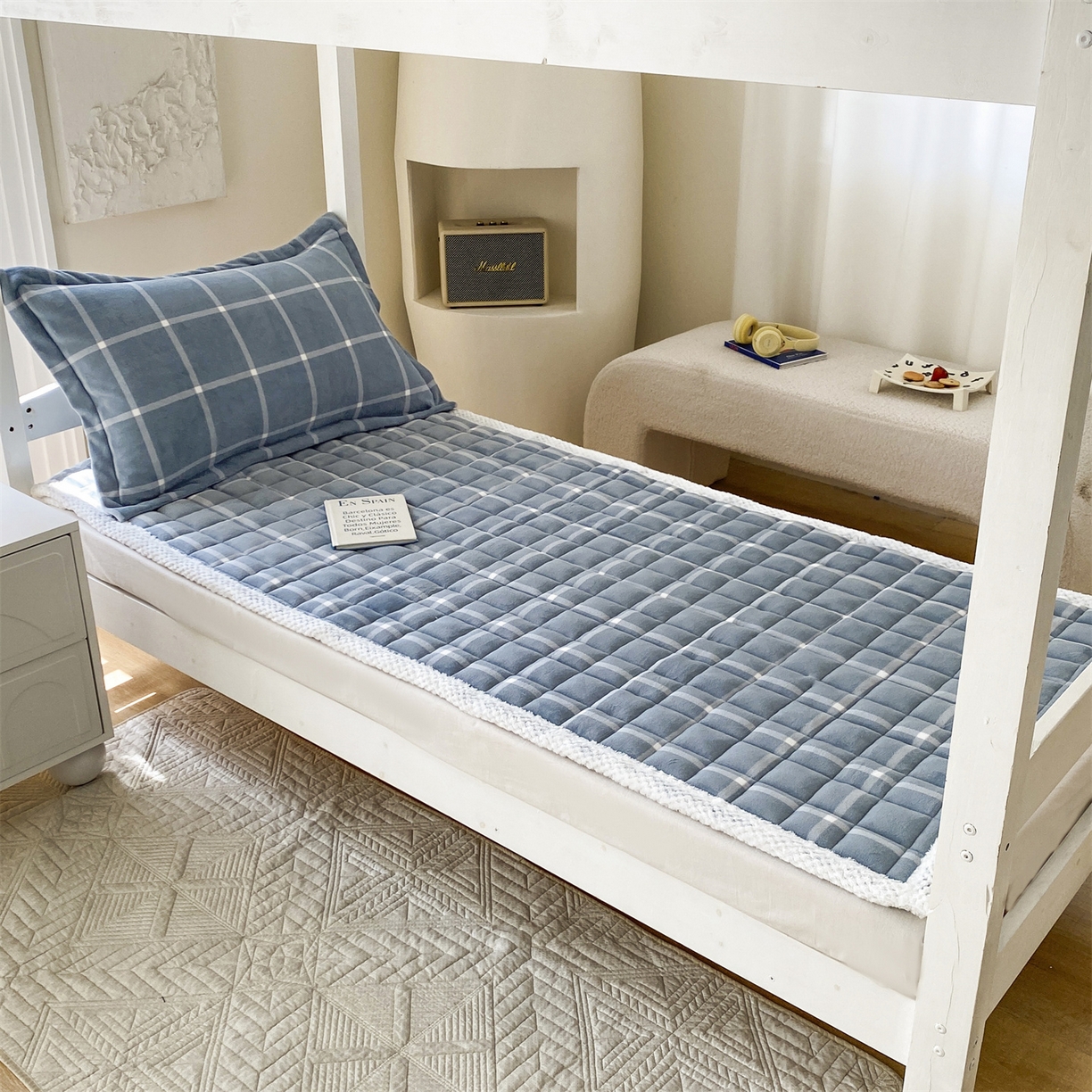 91家纺网 家纺一手货源 找家纺 （总）凌云家纺 2025新款230克全消光牛奶绒夹棉加厚床盖学生宿舍床褥