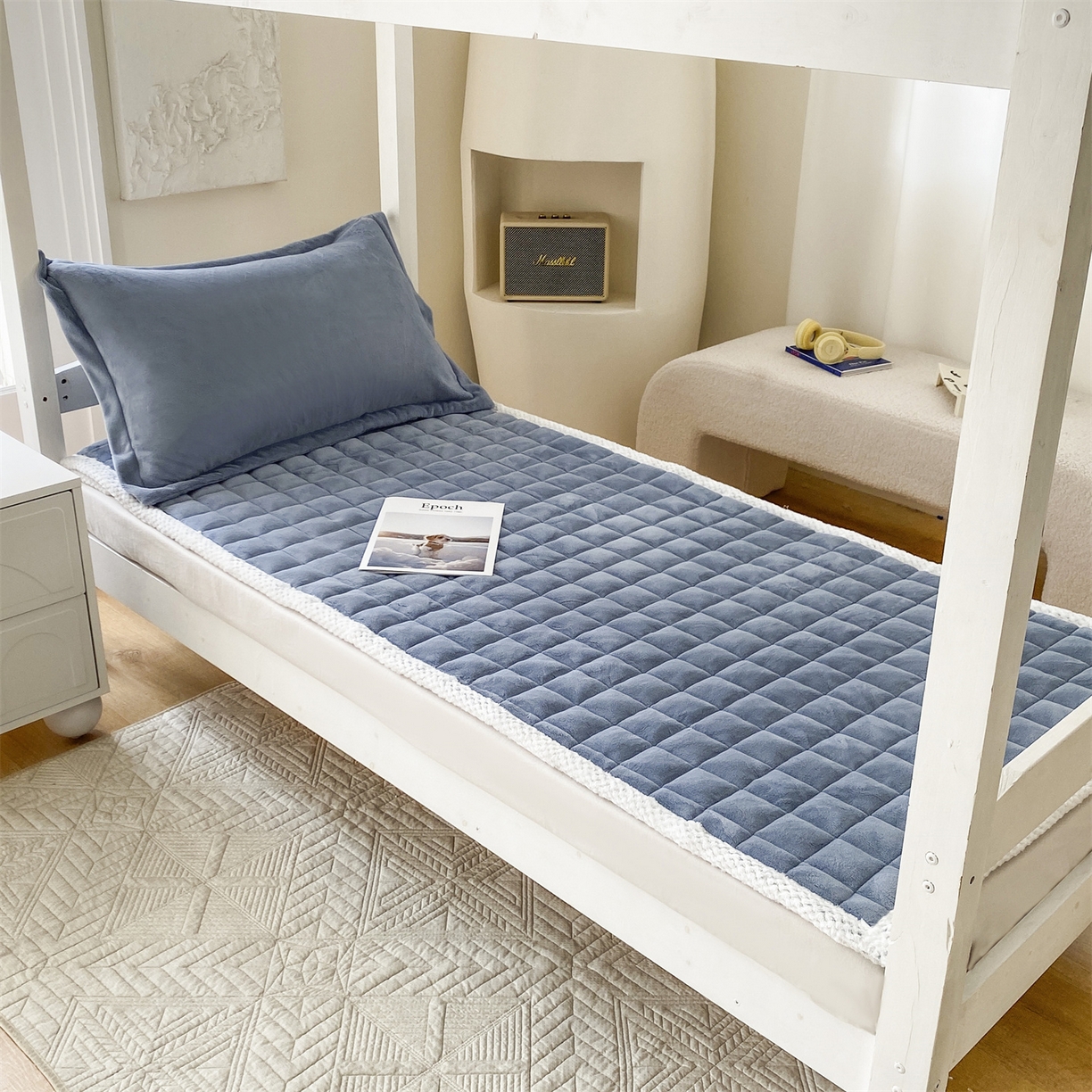 91家纺网 家纺一手货源 找家纺 （总）凌云家纺 2025新款230克全消光牛奶绒夹棉加厚床盖学生宿舍床褥