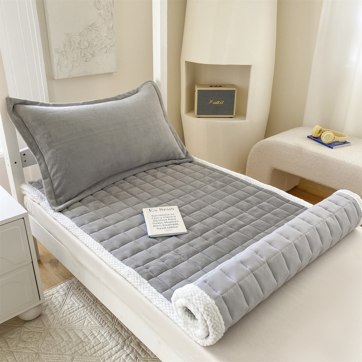 91家纺网 家纺一手货源 找家纺 凌云家纺 2025新款230克全消光牛奶绒夹棉加厚床盖学生宿舍床褥 炫耀灰-高克重绒