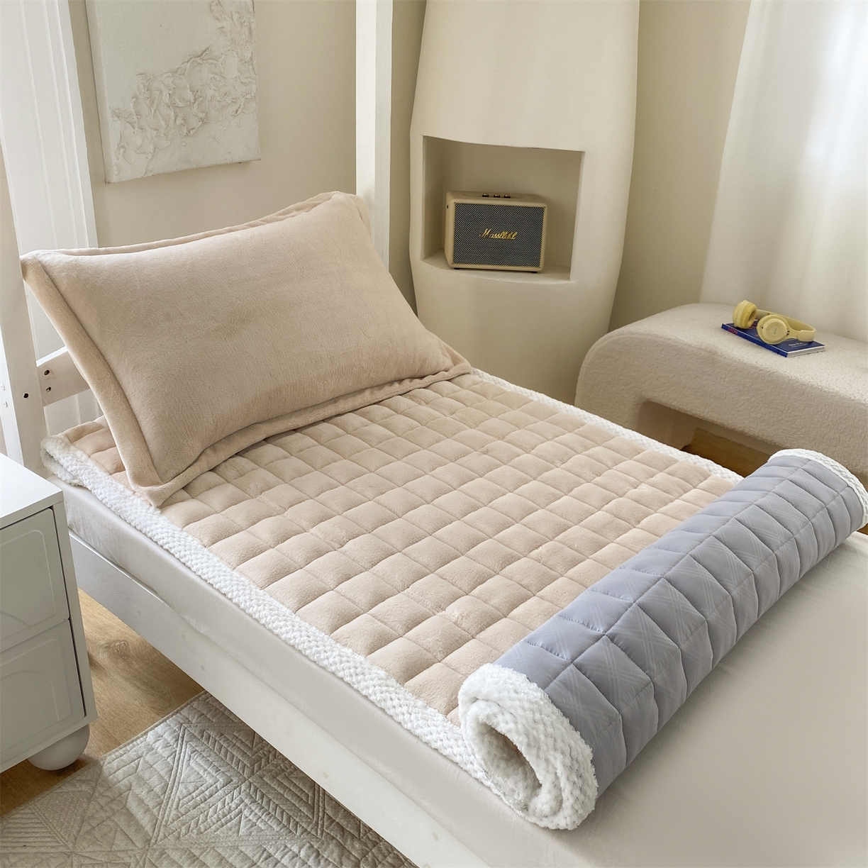 91家纺网 家纺一手货源 找家纺 凌云家纺 2025新款230克全消光牛奶绒夹棉加厚床盖学生宿舍床褥 奶咖-高克重绒