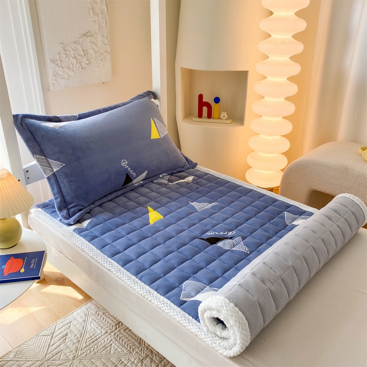 91家纺网 家纺一手货源 找家纺 凌云家纺 2025新款230克全消光牛奶绒夹棉加厚床盖学生宿舍床褥 三角-高克重绒