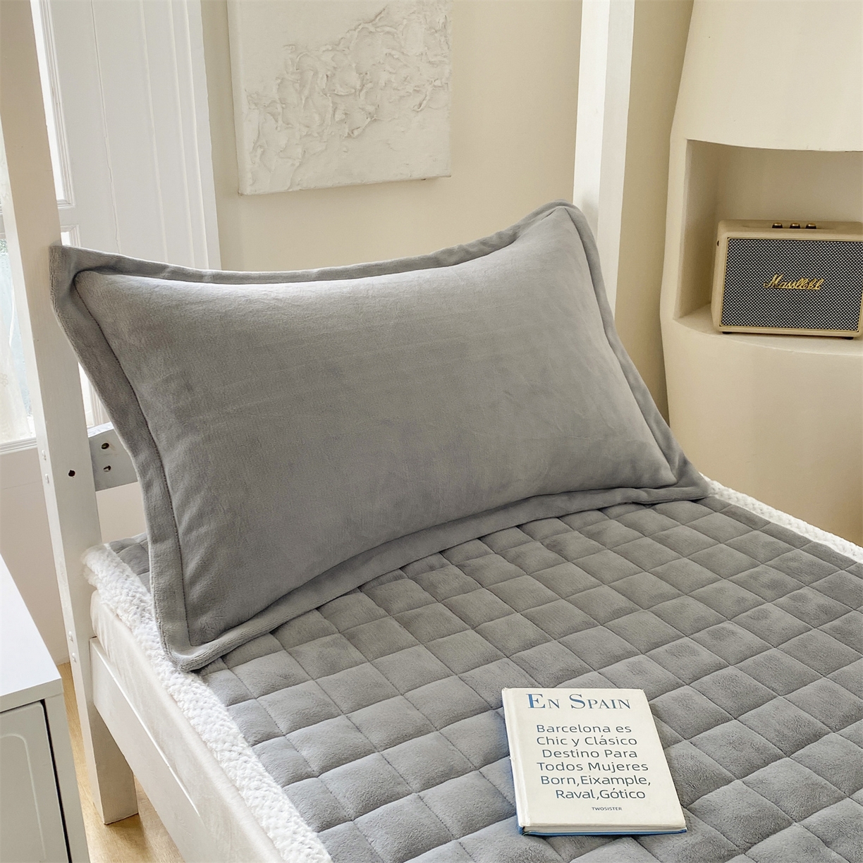 91家纺网 家纺一手货源 找家纺 凌云家纺 2025新款230克全消光牛奶绒夹棉加厚床盖学生宿舍床褥 炫耀灰-高克重绒