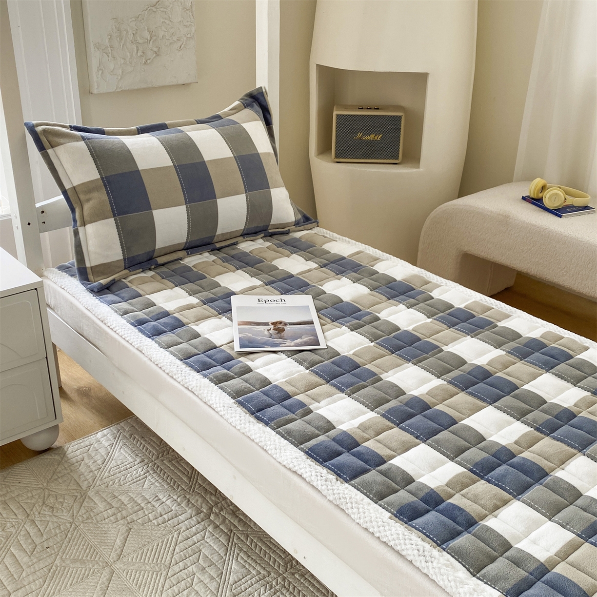 91家纺网 家纺一手货源 找家纺 凌云家纺 2025新款230克全消光牛奶绒夹棉加厚床盖学生宿舍床褥 千寻格-高克重绒