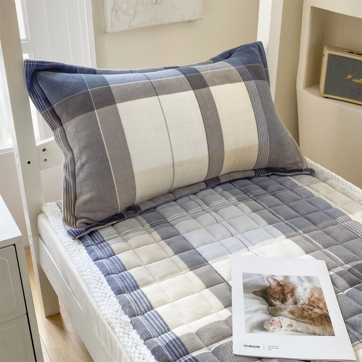 91家纺网 家纺一手货源 找家纺 凌云家纺 2025新款230克全消光牛奶绒夹棉加厚床盖学生宿舍床褥 布莱格-高克重绒