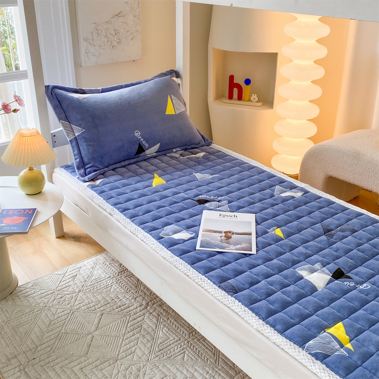 91家纺网 家纺一手货源 找家纺 凌云家纺 2025新款230克全消光牛奶绒夹棉加厚床盖学生宿舍床褥 三角-高克重绒