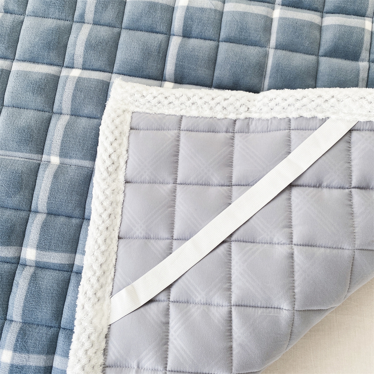 91家纺网 家纺一手货源 找家纺 凌云家纺 2025新款230克全消光牛奶绒夹棉加厚床盖学生宿舍床褥 蓝小格-高克重绒