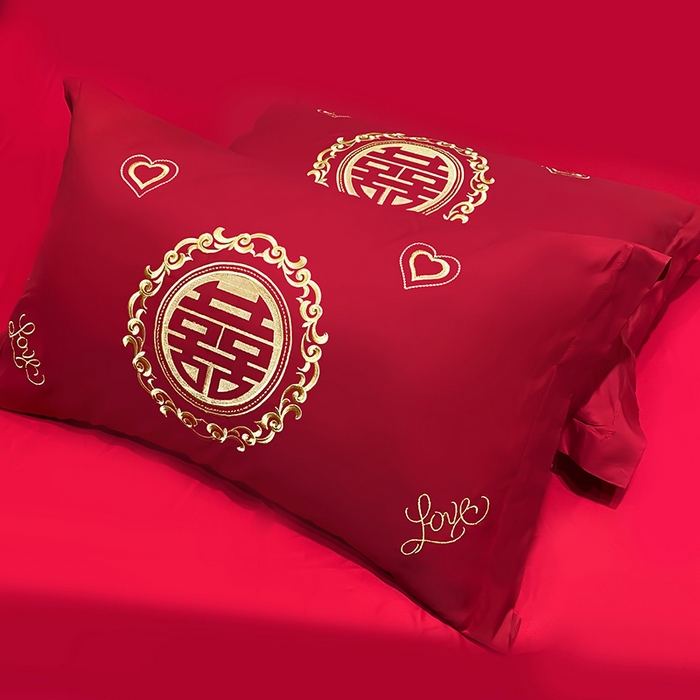 91家纺网 家纺一手货源 找家纺 梵克保罗 2025秋冬新款全棉绣花婚庆四件套六件套靠垫 棉我们结婚吧