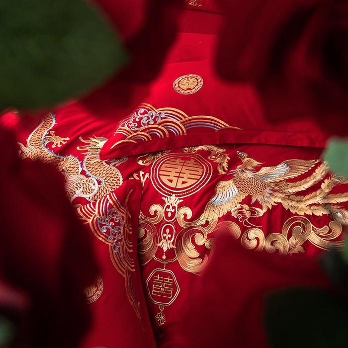 91家纺网 家纺一手货源 找家纺 梵克保罗 2025秋冬新款全棉绣花婚庆四件套六件套靠垫 棉龙凤百年好合