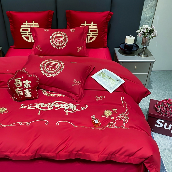 91家纺网 家纺一手货源 找家纺 梵克保罗 2025秋冬新款全棉绣花婚庆四件套六件套靠垫 棉我们结婚吧