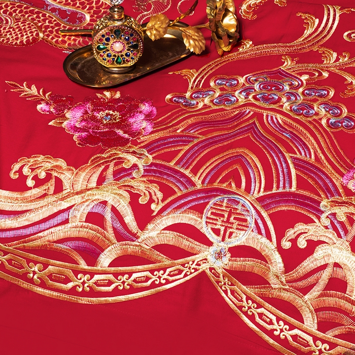 91家纺网 家纺一手货源 找家纺 梵克保罗 2025秋冬新款全棉绣花婚庆四件套六件套靠垫 棉盘龙绣凤