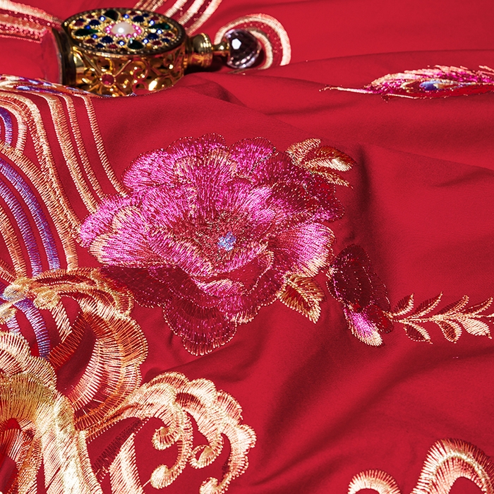 91家纺网 家纺一手货源 找家纺 梵克保罗 2025秋冬新款全棉绣花婚庆四件套六件套靠垫 棉盘龙绣凤