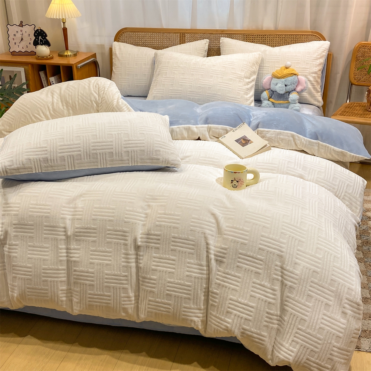 91家纺网 家纺一手货源 找家纺 （总）灰鲸 2025新款高克重牛奶绒雕花简约纯色四件套