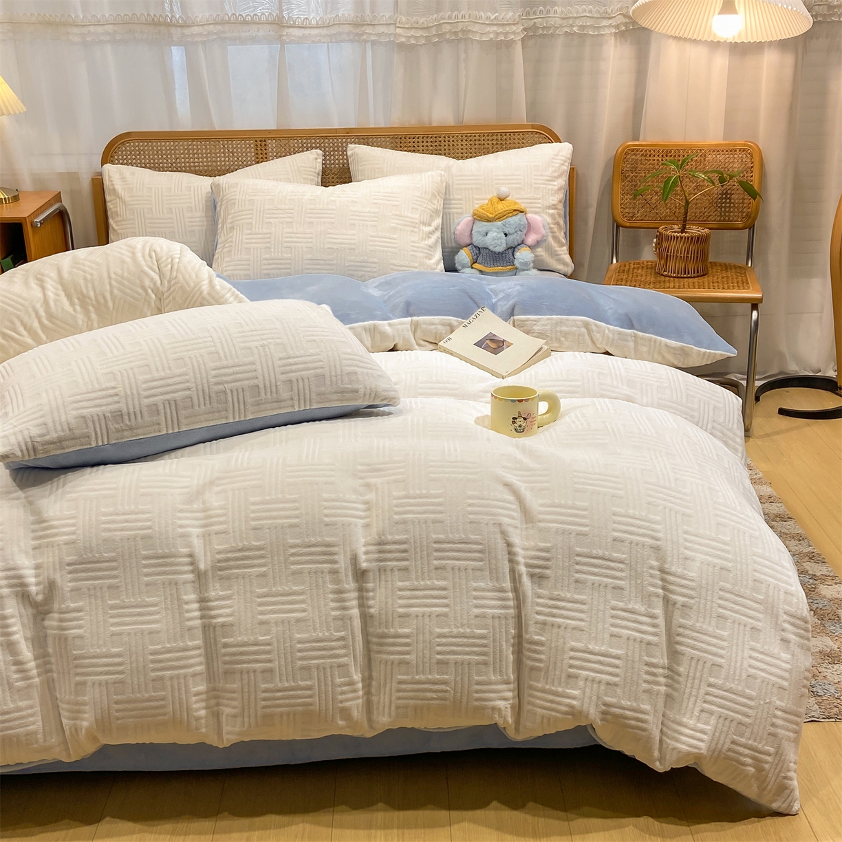 91家纺网 家纺一手货源 找家纺 （总）灰鲸 2025新款高克重牛奶绒雕花简约纯色四件套