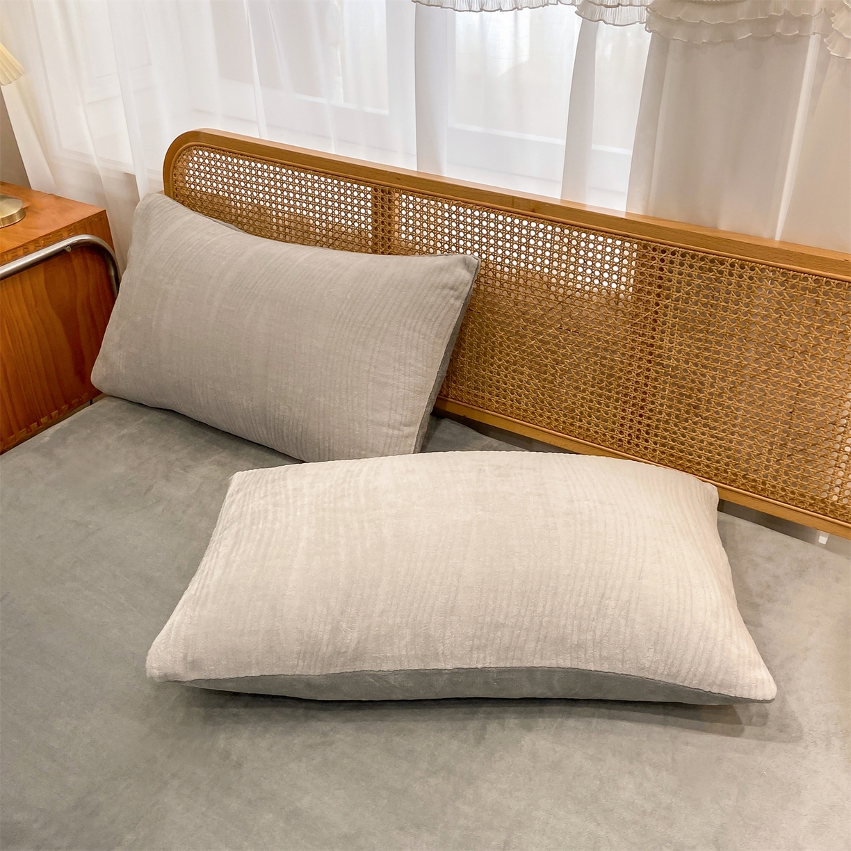 91家纺网 家纺一手货源 找家纺 灰鲸 2025新款高克重牛奶绒雕花简约纯色四件套 温妮-纳多灰+绅士灰