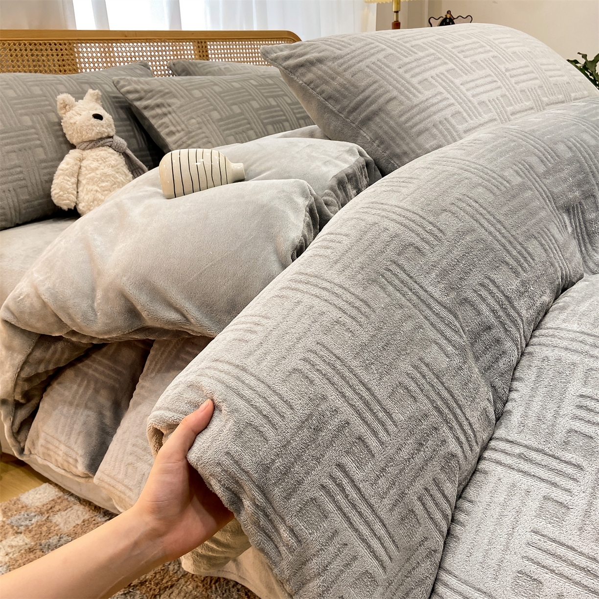 91家纺网 家纺一手货源 找家纺 （总）灰鲸 2025新款高克重牛奶绒雕花简约纯色四件套