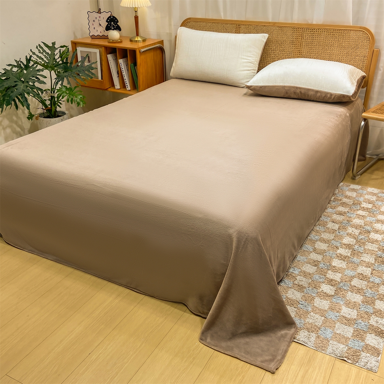 91家纺网 家纺一手货源 找家纺 灰鲸 2025新款高克重牛奶绒雕花简约纯色四件套 温妮-奶昔白+摩卡