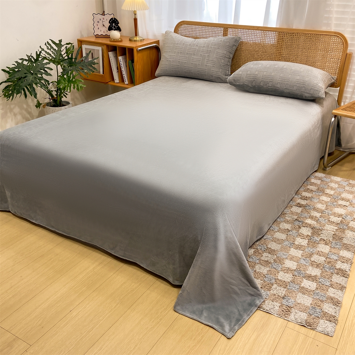 91家纺网 家纺一手货源 找家纺 灰鲸 2025新款高克重牛奶绒雕花简约纯色四件套 糖果格-绅士灰