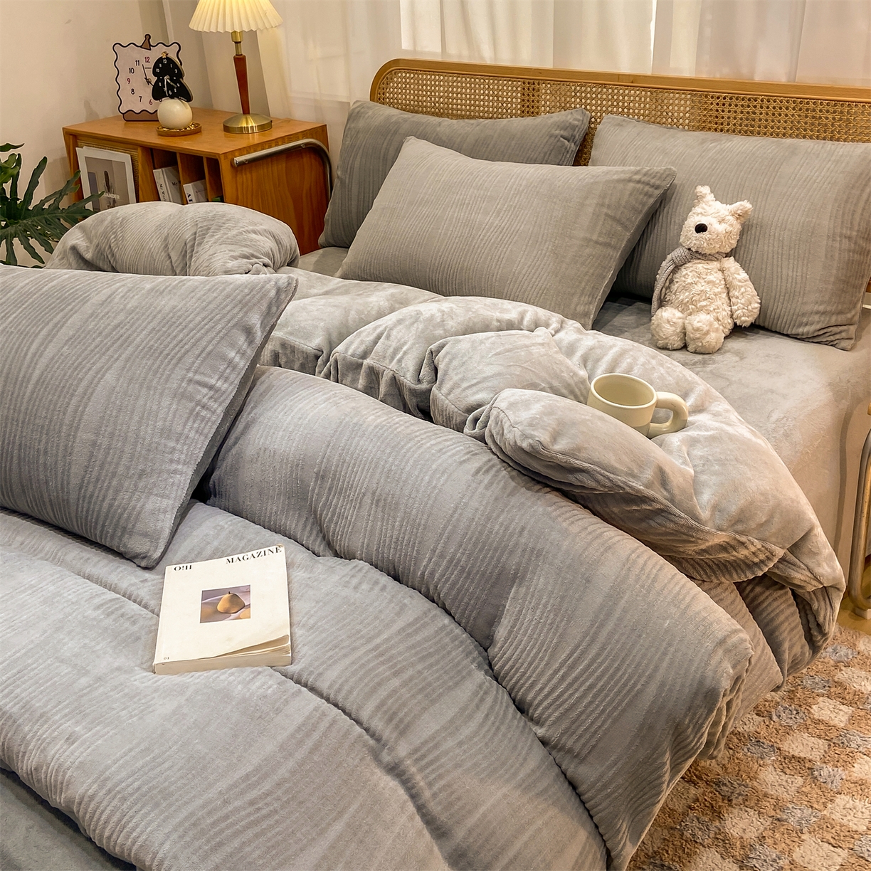 91家纺网 家纺一手货源 找家纺 灰鲸 2025新款高克重牛奶绒雕花简约纯色四件套 温妮-绅士灰