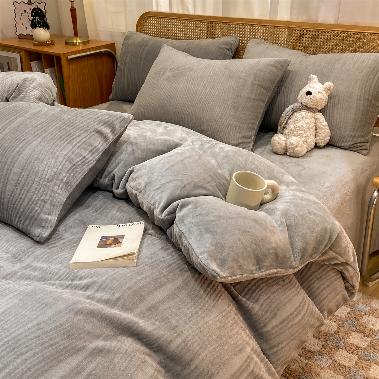 91家纺网 家纺一手货源 找家纺 灰鲸 2025新款高克重牛奶绒雕花简约纯色四件套 温妮-绅士灰