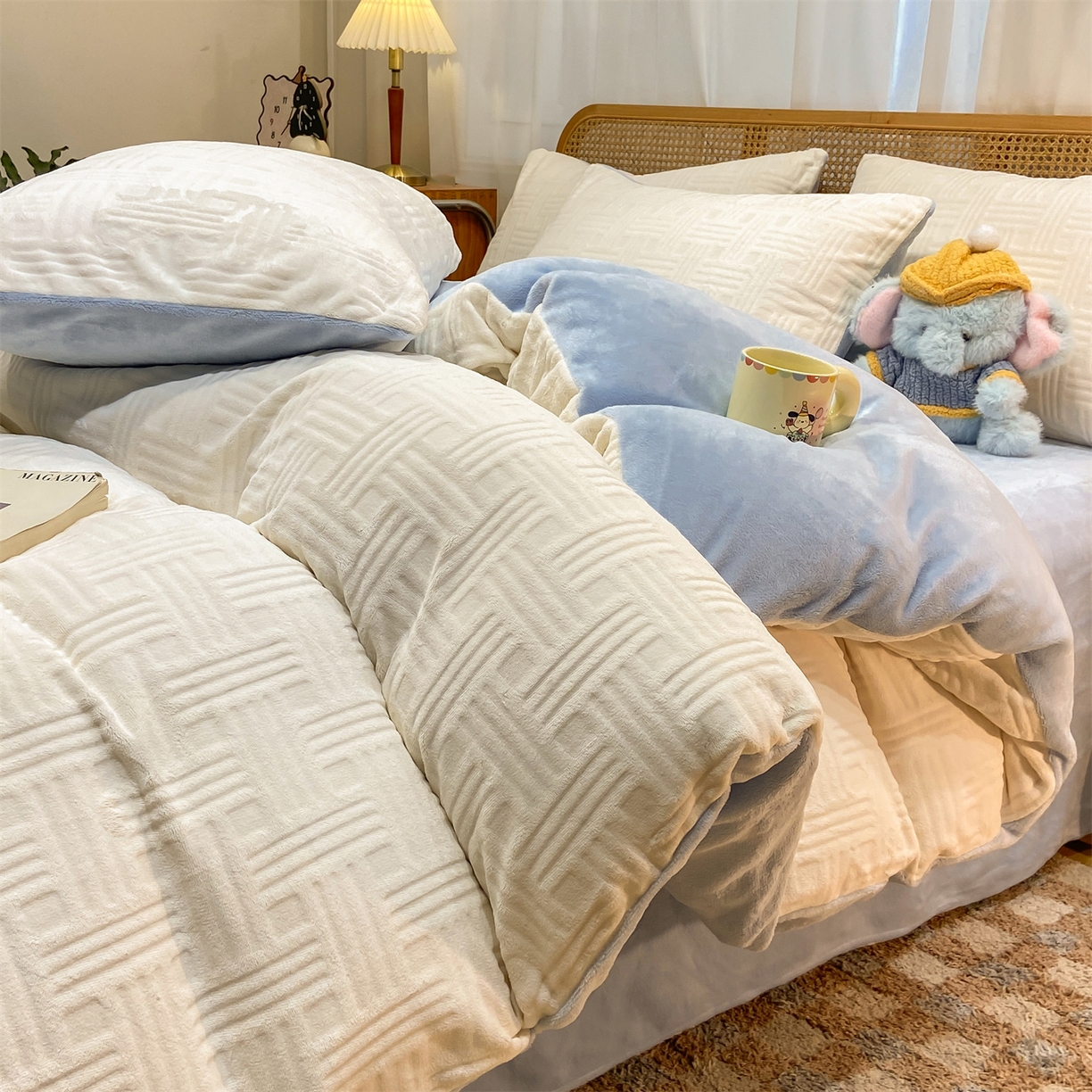 91家纺网 家纺一手货源 找家纺 （总）灰鲸 2025新款高克重牛奶绒雕花简约纯色四件套