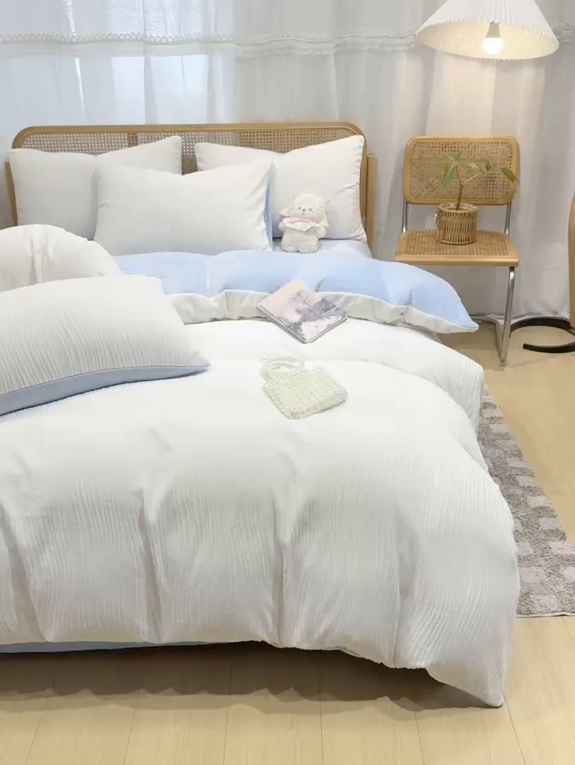 91家纺网 家纺一手货源 找家纺 灰鲸 2025新款高克重牛奶绒雕花简约纯色四件套 温妮-奶昔白+繁星蓝