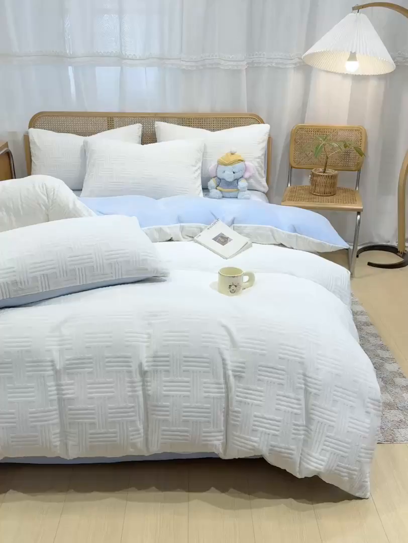 91家纺网 家纺一手货源 找家纺 （总）灰鲸 2025新款高克重牛奶绒雕花简约纯色四件套