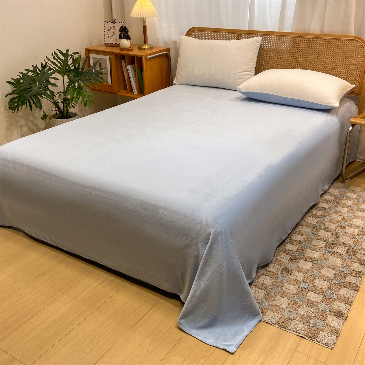 91家纺网 家纺一手货源 找家纺 灰鲸 2025新款高克重牛奶绒雕花简约纯色四件套 温妮-奶昔白+繁星蓝