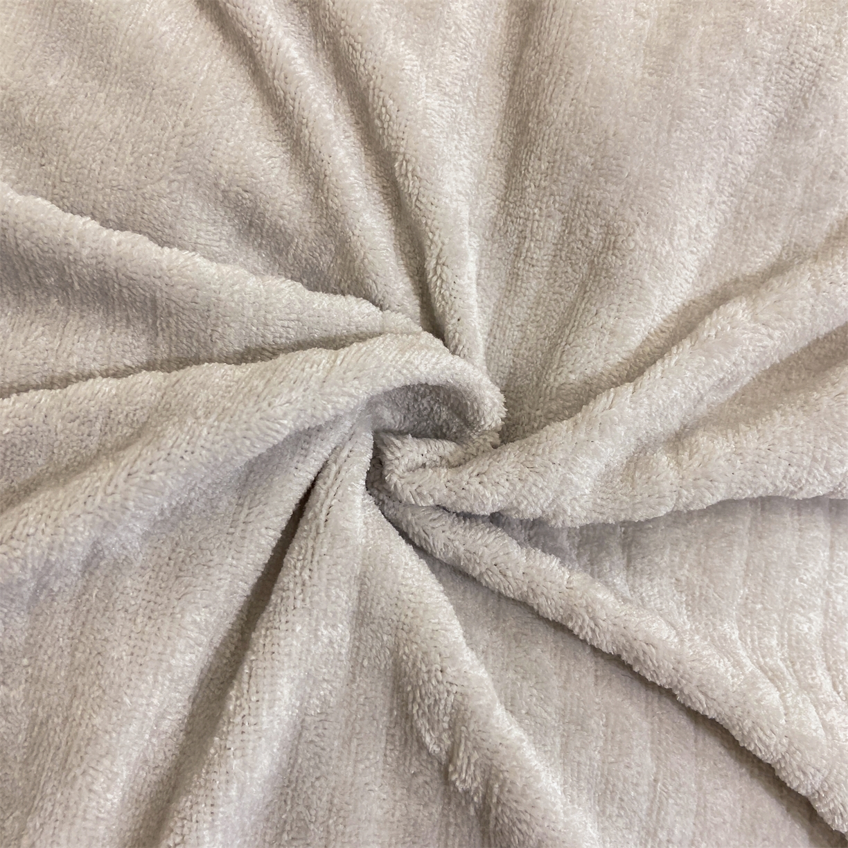 91家纺网 家纺一手货源 找家纺 灰鲸 2025新款高克重牛奶绒雕花简约纯色四件套 温妮-纳多灰+绅士灰