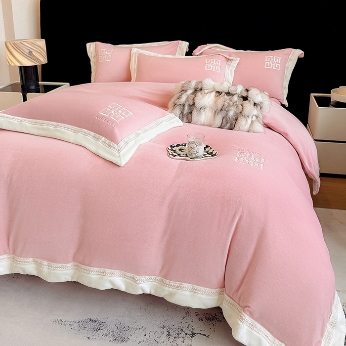 91家纺网 家纺一手货源 找家纺 （总）家居1号家纺 2025新款全消光牛奶绒刺绣圣玛丽四件套