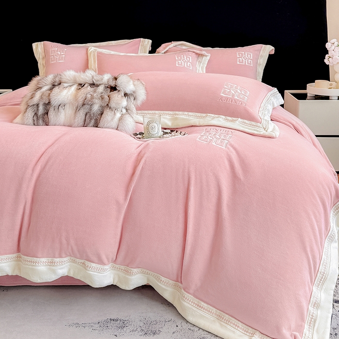 91家纺网 家纺一手货源 找家纺 （总）家居1号家纺 2025新款全消光牛奶绒刺绣圣玛丽四件套