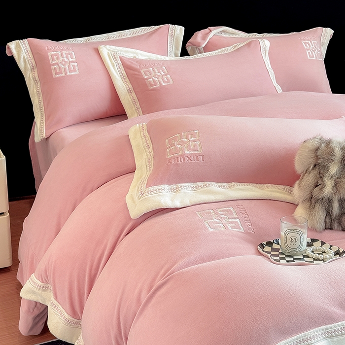 91家纺网 家纺一手货源 找家纺 （总）家居1号家纺 2025新款全消光牛奶绒刺绣圣玛丽四件套