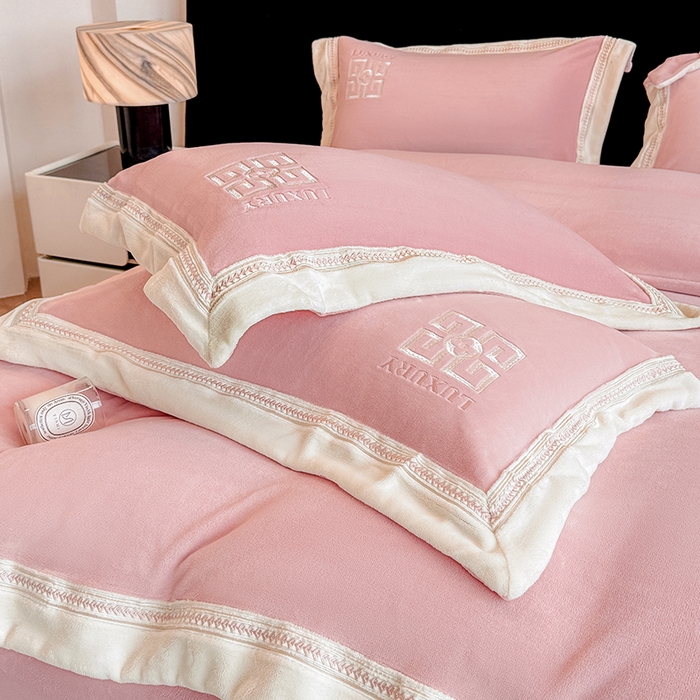 91家纺网 家纺一手货源 找家纺 （总）家居1号家纺 2025新款全消光牛奶绒刺绣圣玛丽四件套