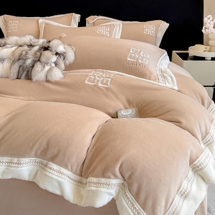 91家纺网 家纺一手货源 找家纺 家居1号家纺 2025新款全消光牛奶绒刺绣圣玛丽四件套 圣玛丽-香槟金