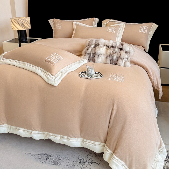 91家纺网 家纺一手货源 找家纺 家居1号家纺 2025新款全消光牛奶绒刺绣圣玛丽四件套 圣玛丽-香槟金