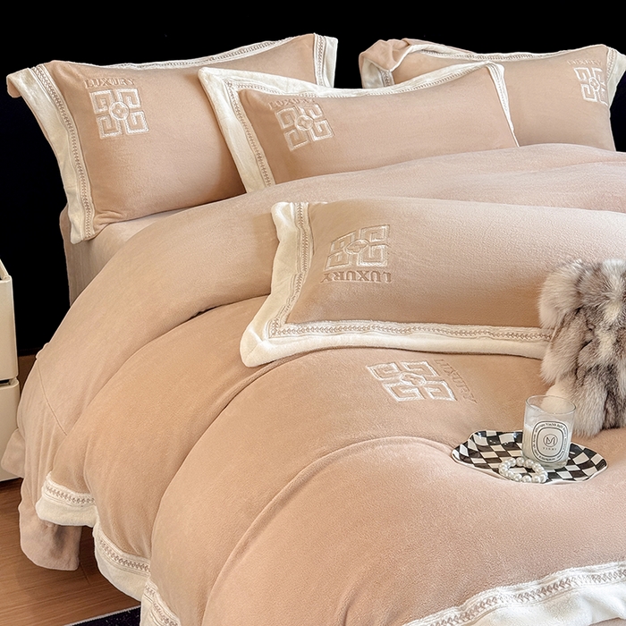 91家纺网 家纺一手货源 找家纺 家居1号家纺 2025新款全消光牛奶绒刺绣圣玛丽四件套 圣玛丽-香槟金