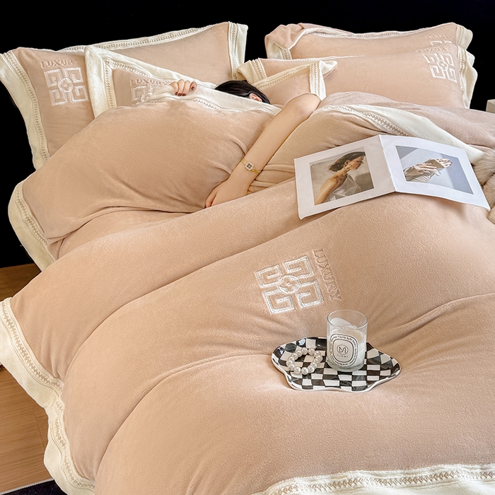 91家纺网 家纺一手货源 找家纺 家居1号家纺 2025新款全消光牛奶绒刺绣圣玛丽四件套 圣玛丽-香槟金