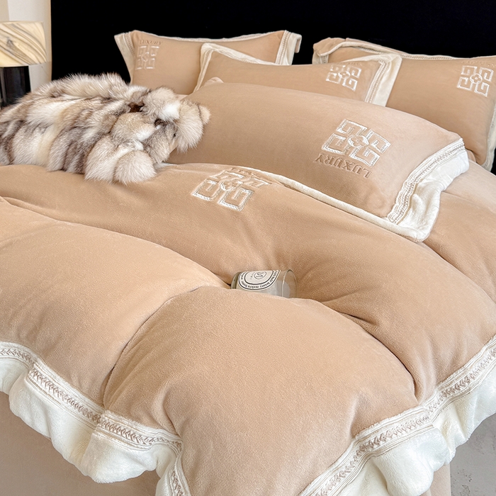 91家纺网 家纺一手货源 找家纺 家居1号家纺 2025新款全消光牛奶绒刺绣圣玛丽四件套 圣玛丽-香槟金